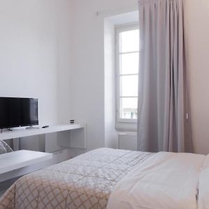 Deluxe Suite met Twee Slaapkamers en een Queen Size Bed